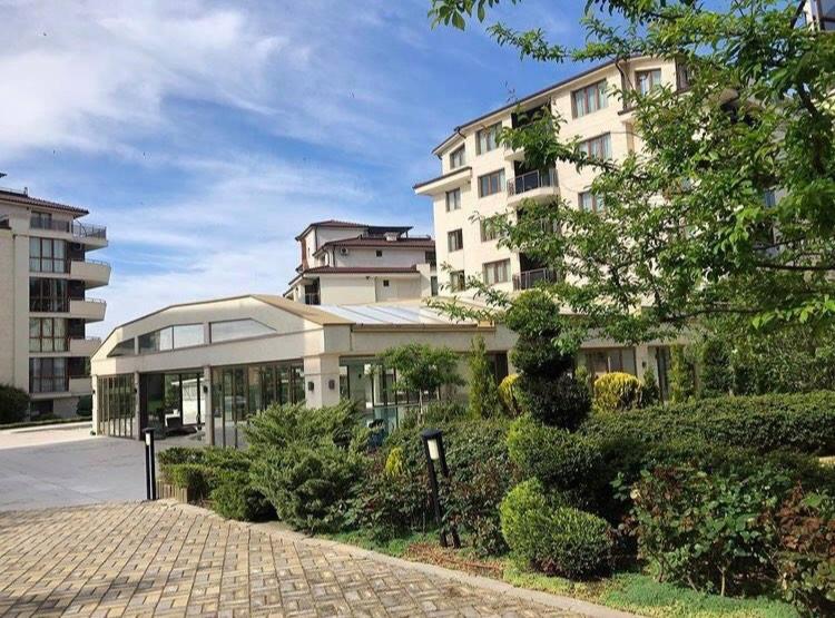 СЪНИ ХОЛИДЕЙ - 1