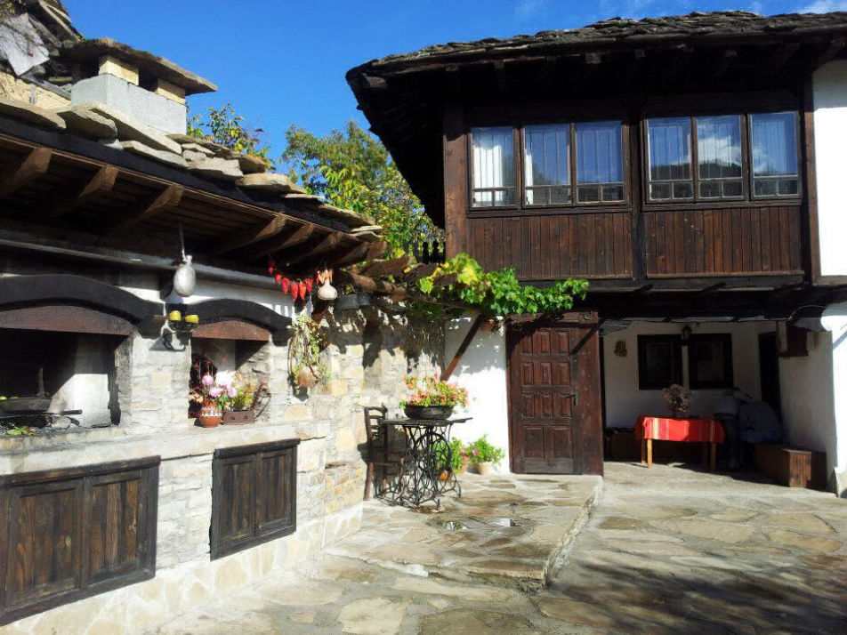 СТАИ ЗА ГОСТИ "ДВАТА ЩРАУСА"