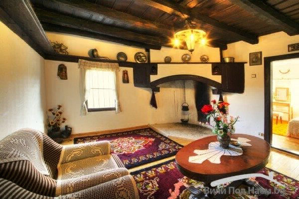 СТАИ ЗА ГОСТИ "ДВАТА ЩРАУСА"