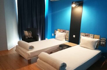  Стая за гости  "Синьото студио"