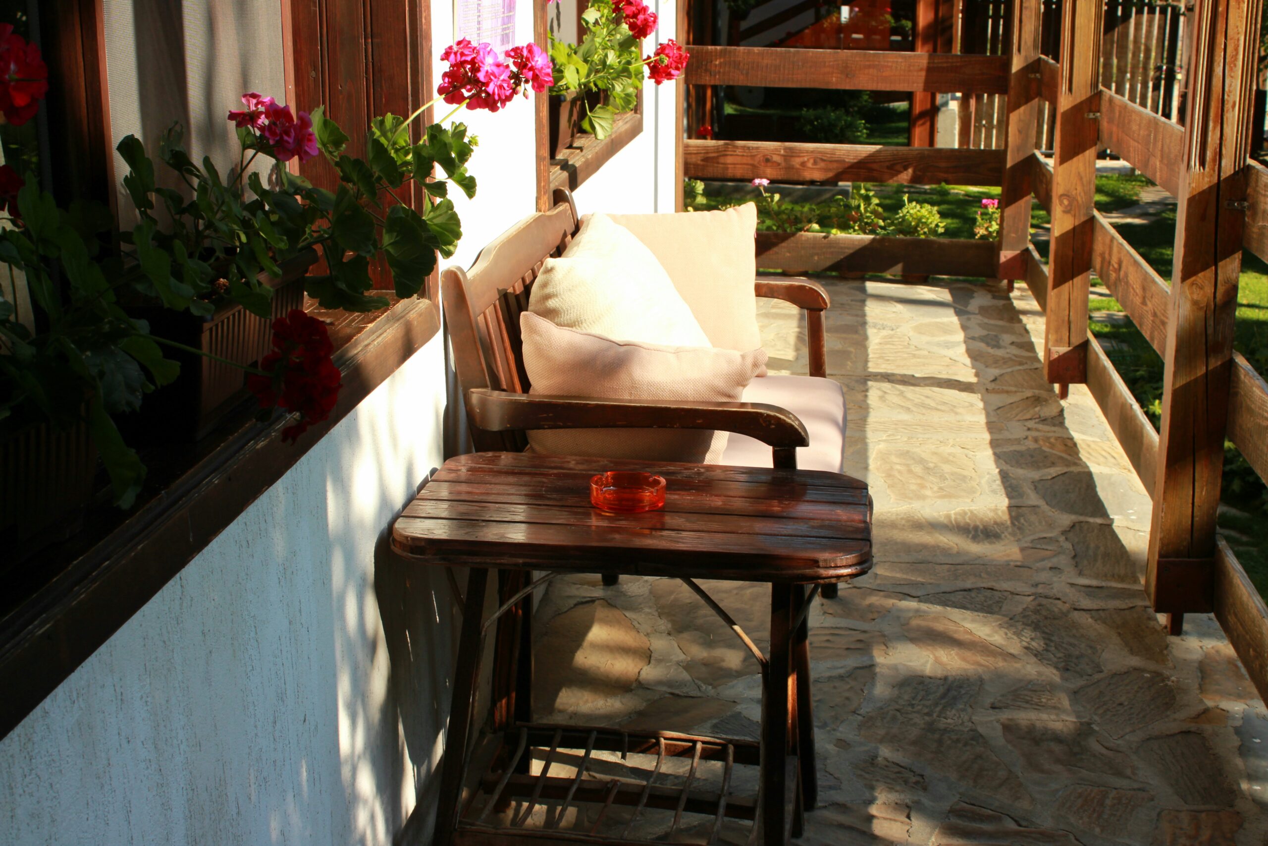 "КЪЩА ЗА ГОСТИ ПРИЯТЕЛИ"