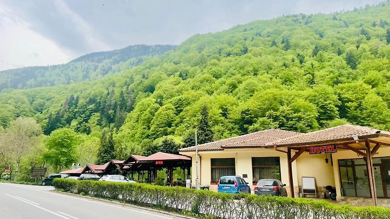 Семеен крайпътен хотел "Горски кът"