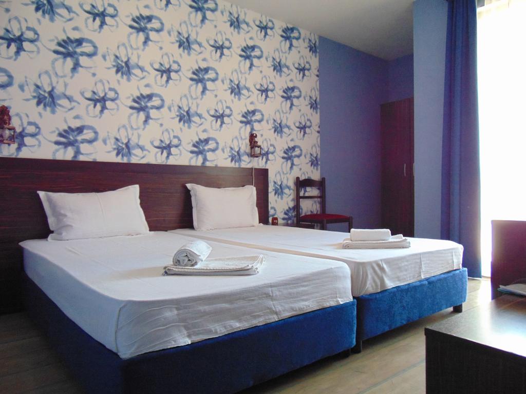 Семеен хотел Емали