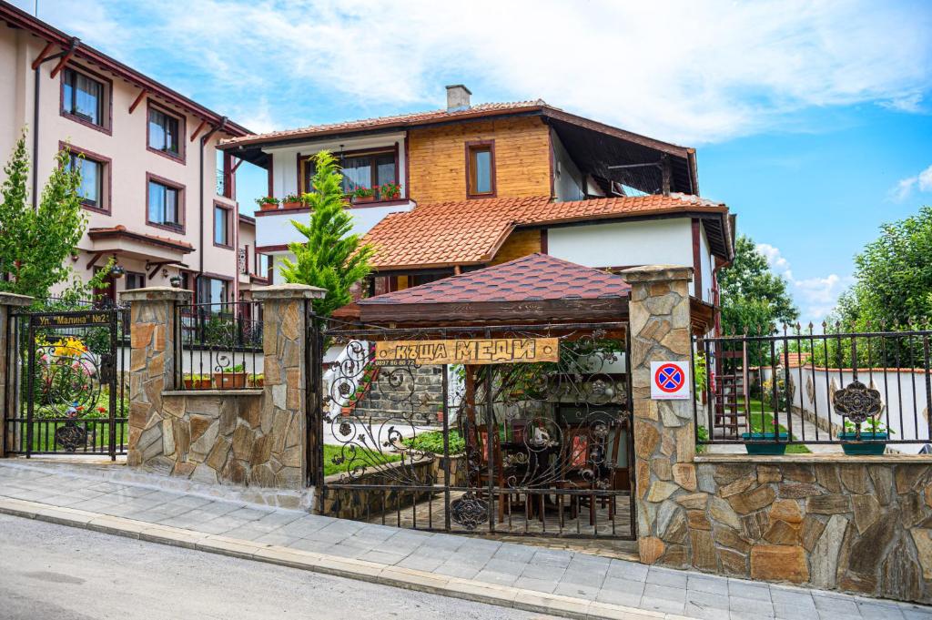 Къща за гости "Меди"