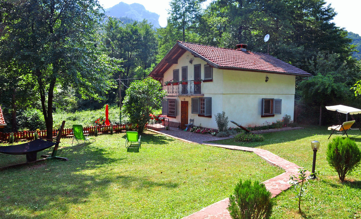  "Вила до реката"