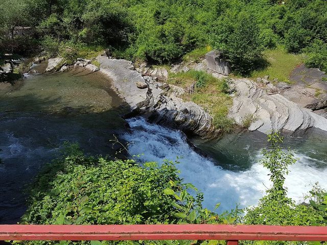 ВЕЦ "ЧЕРНИ ОСЪМ"