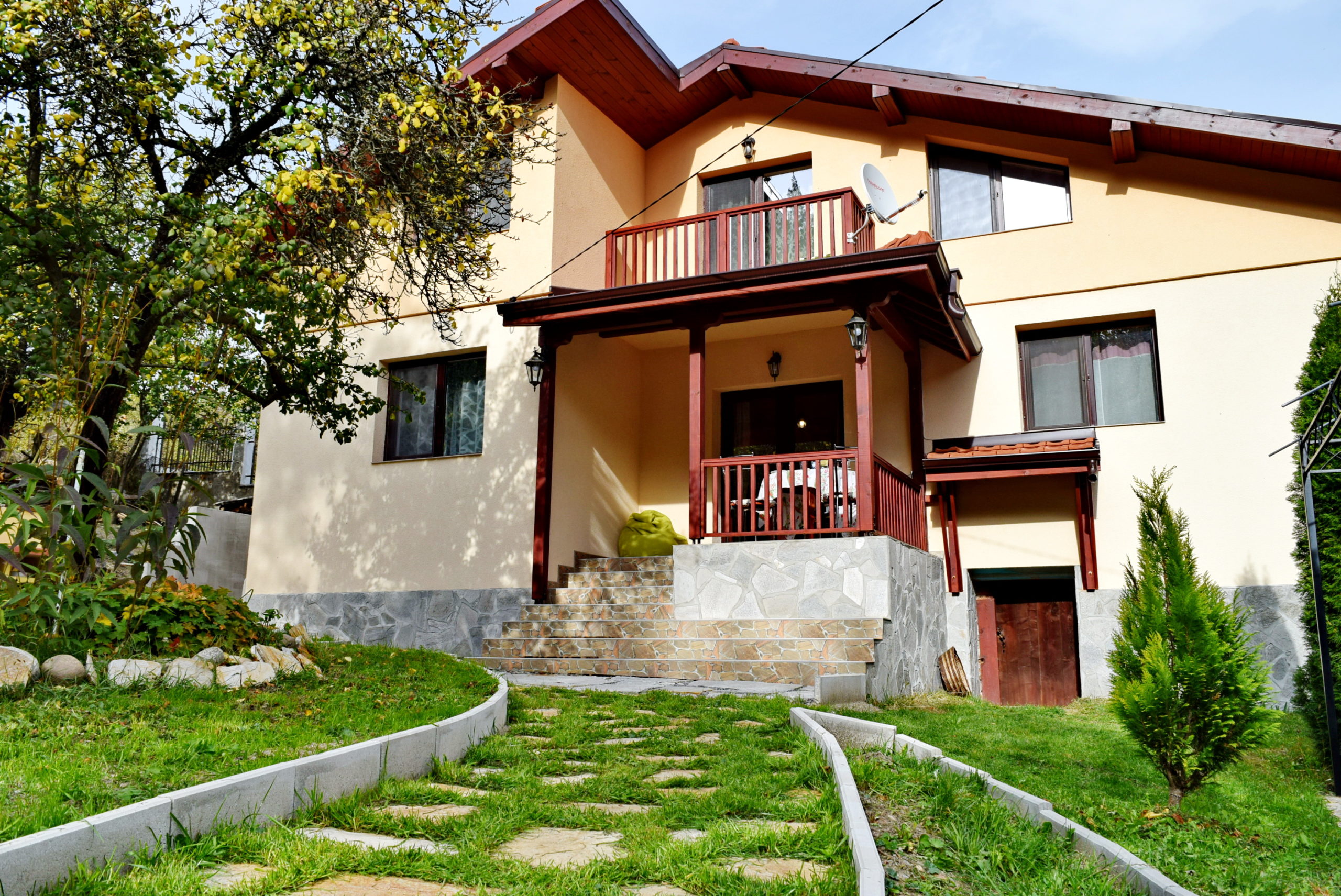 Стаи за гости "Ивелиновата къща"