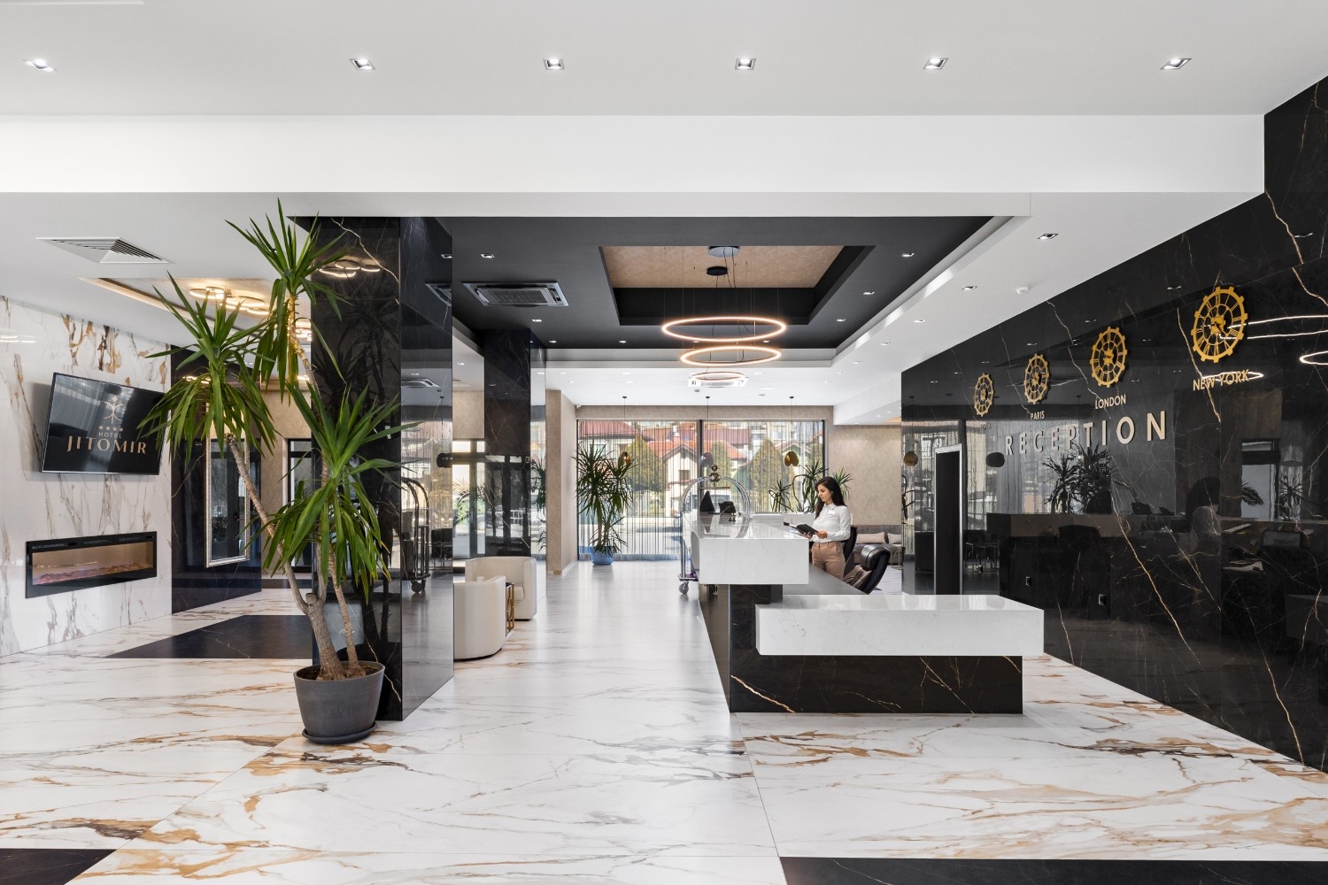 Хотел Житомир