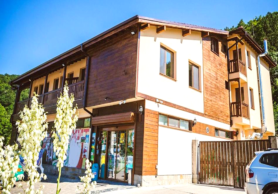 Стаи за гости " ХИТ ХАУС"