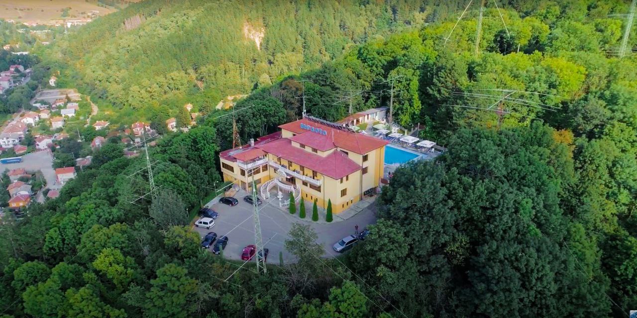 ХОТЕЛ "БЪРДОТО"