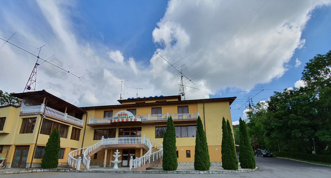 ХОТЕЛ "БЪРДОТО"