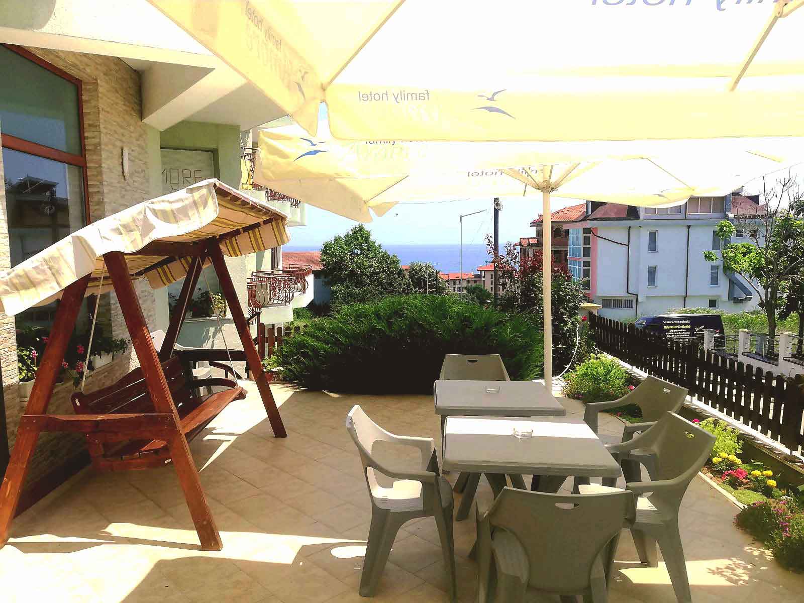 СЕМЕЕН ХОТЕЛ " АМОРЕ"