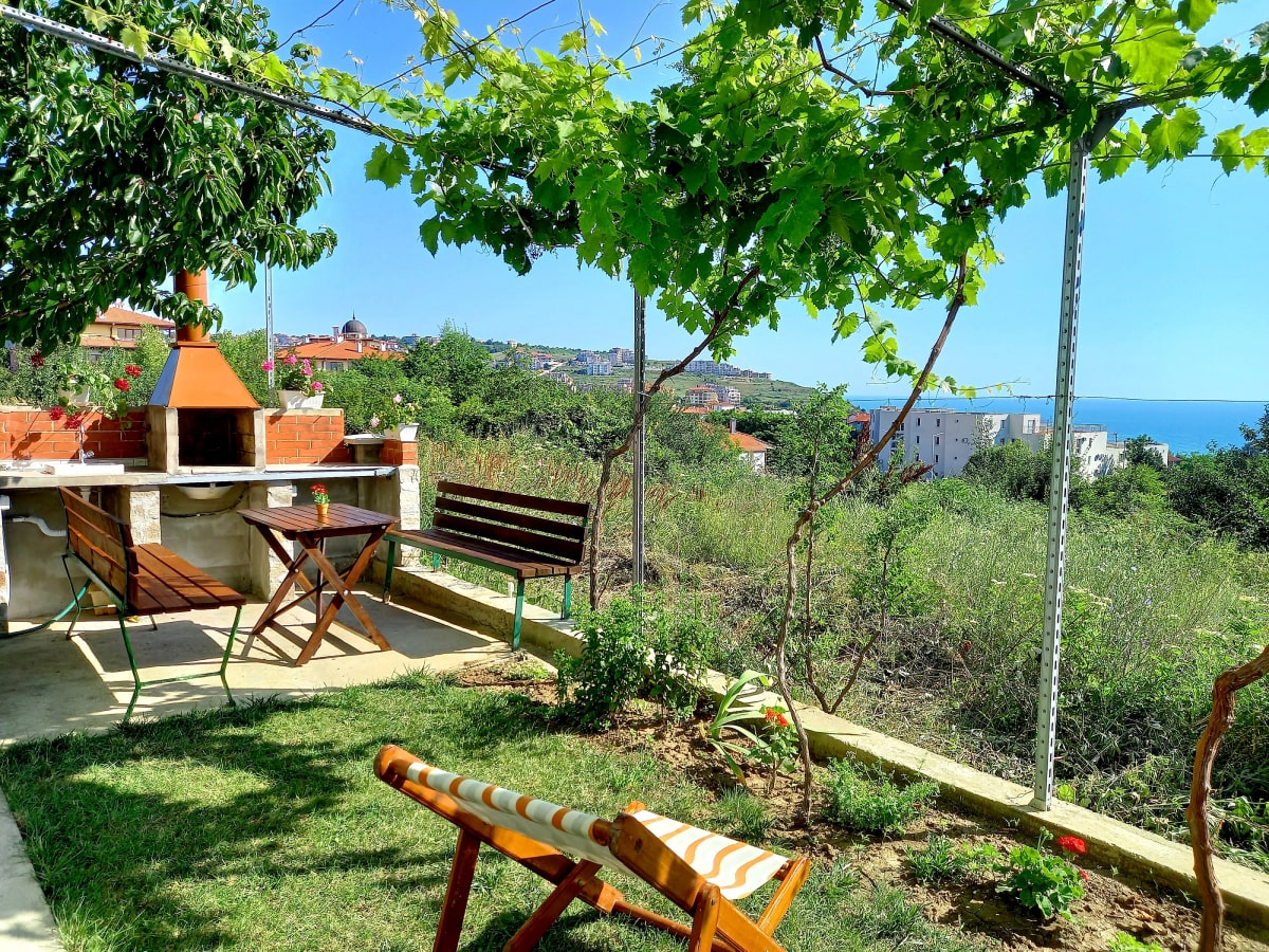 СЕМЕЕН ХОТЕЛ " АМОРЕ"