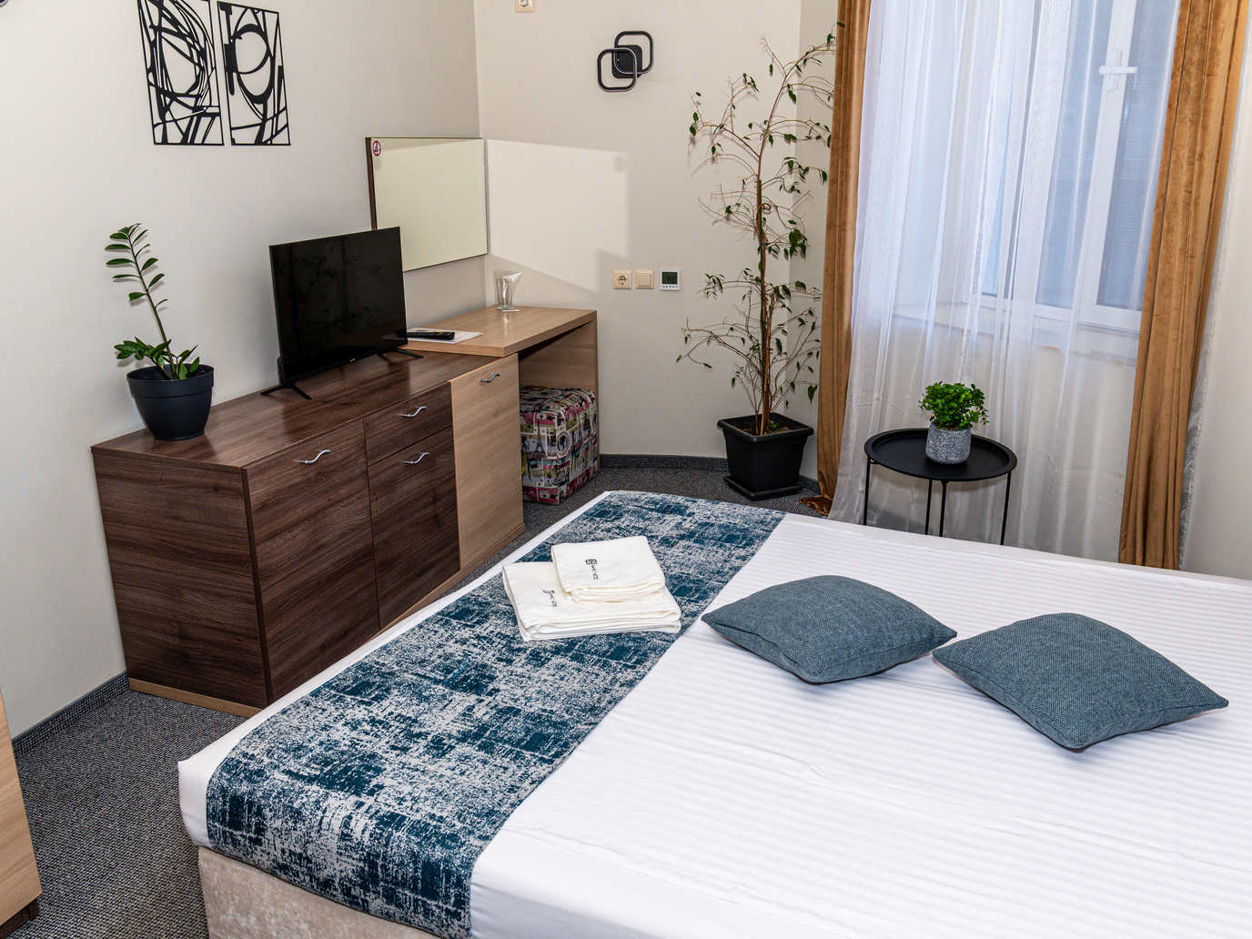 СЕМЕЕН ХОТЕЛ "CITY HOUSE"