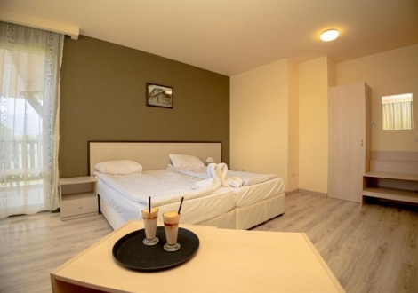 Ресторант "Севън Сийзънс"