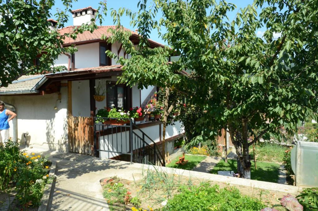 КЪЩА ЗА ГОСТИ"СОЛАКОВИ"