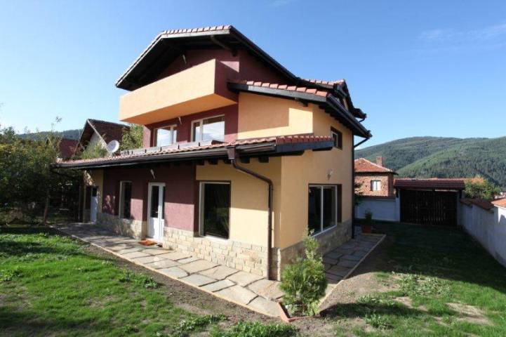 "АШКОВАТА КЪЩА"