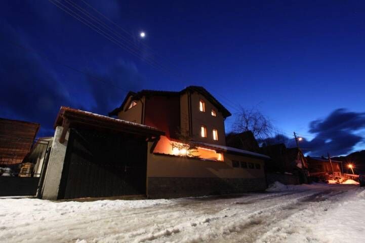 "АШКОВАТА КЪЩА"