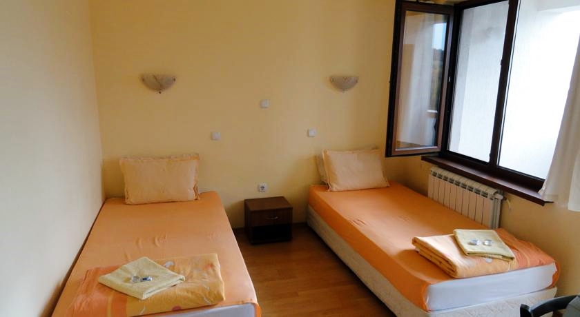 Семеен хотел за селски туризъм "Алексиевата къща"