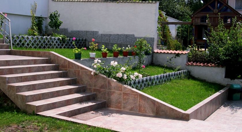 Семеен хотел за селски туризъм "Алексиевата къща"