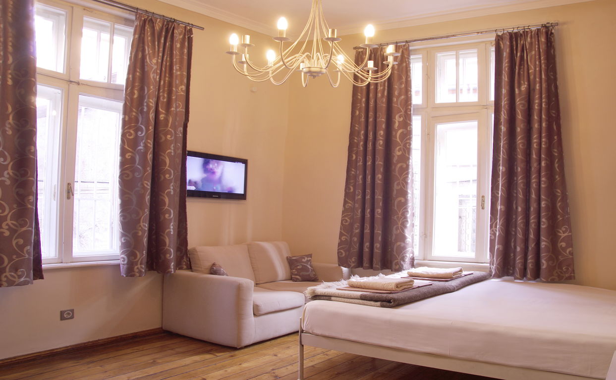 Хелоу София