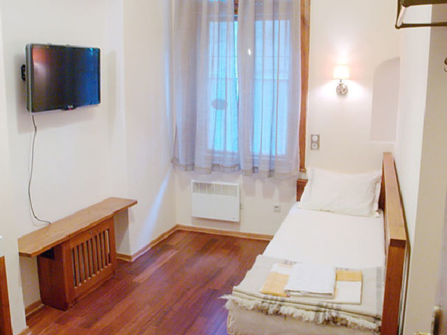 Хелоу София