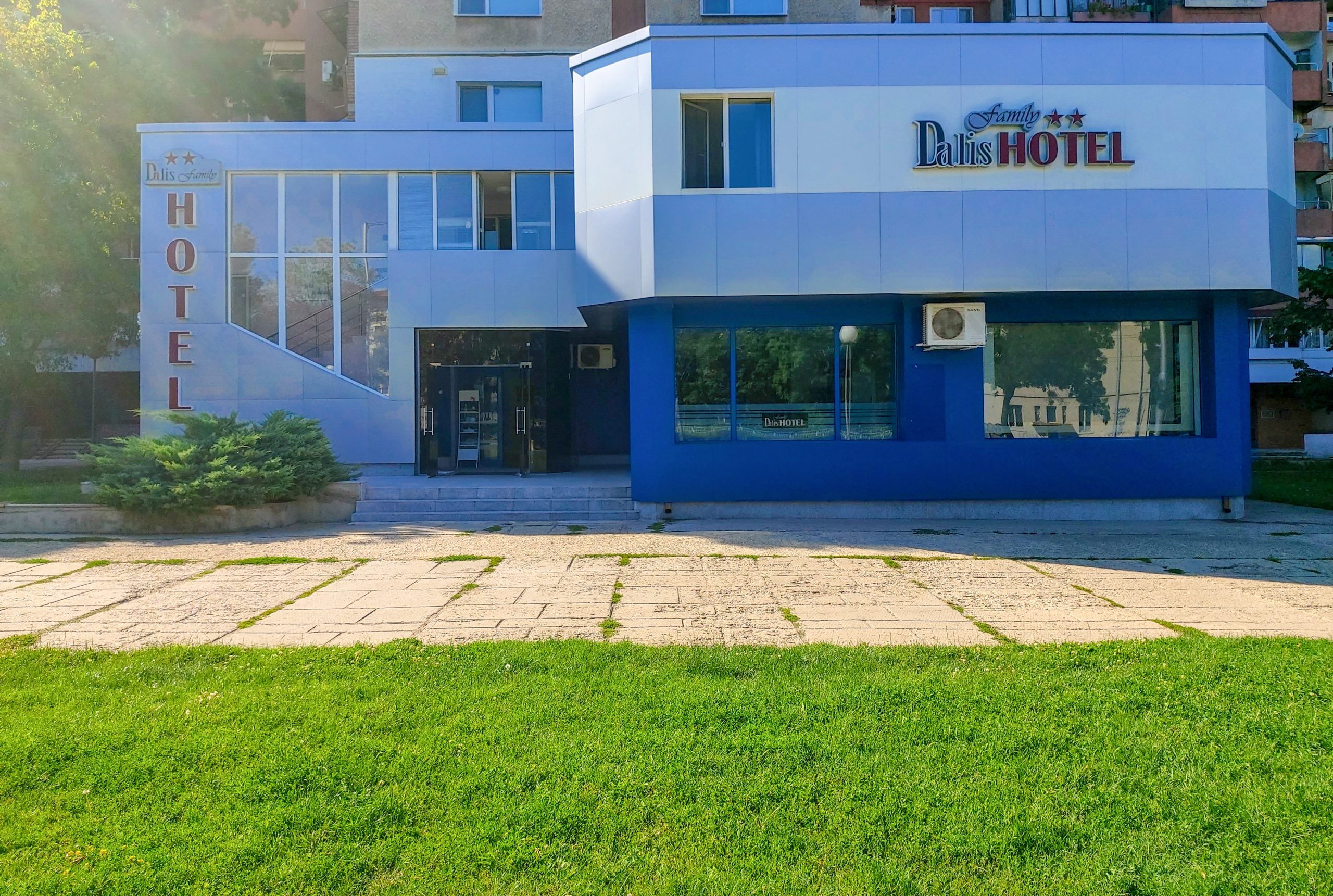 Семеен хотел