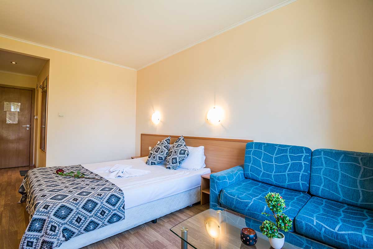 Семеен хотел