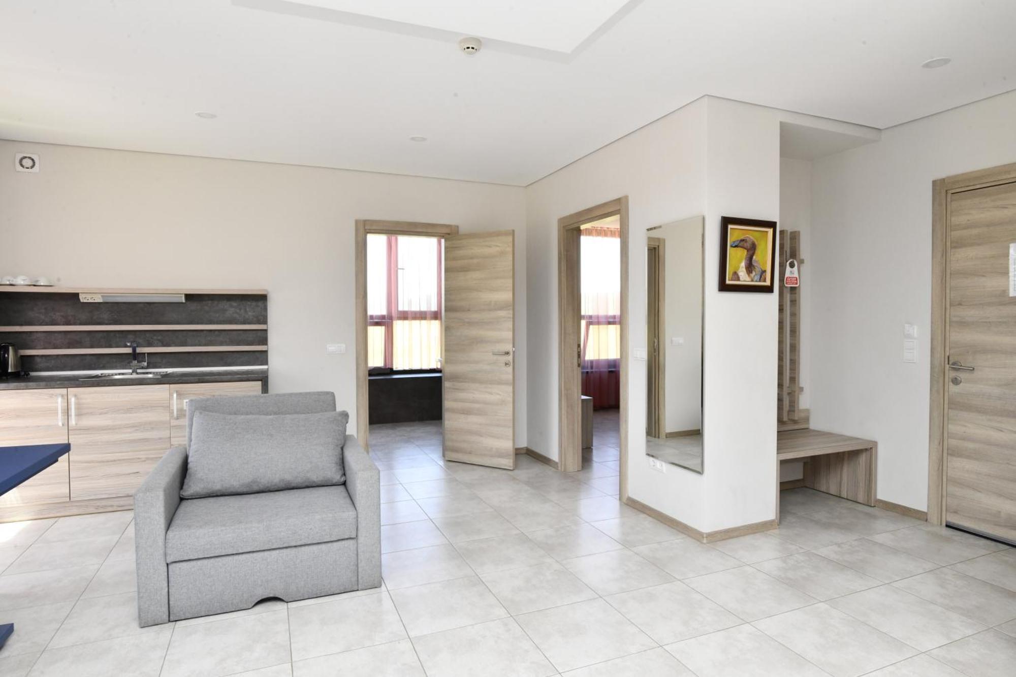 СЕМЕЕН ХОТЕЛ "ПЕРПЕРА"