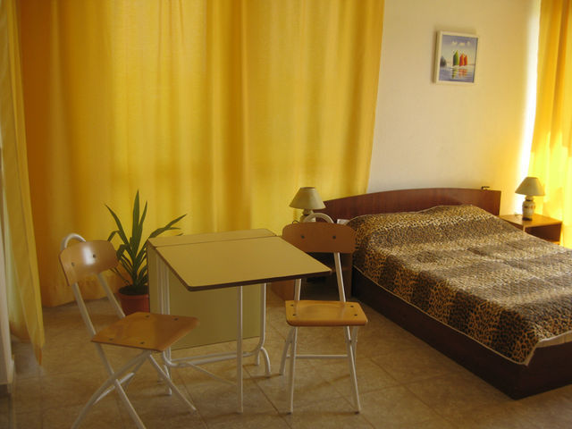 СЕМЕЙСТВО МАВРОВИ