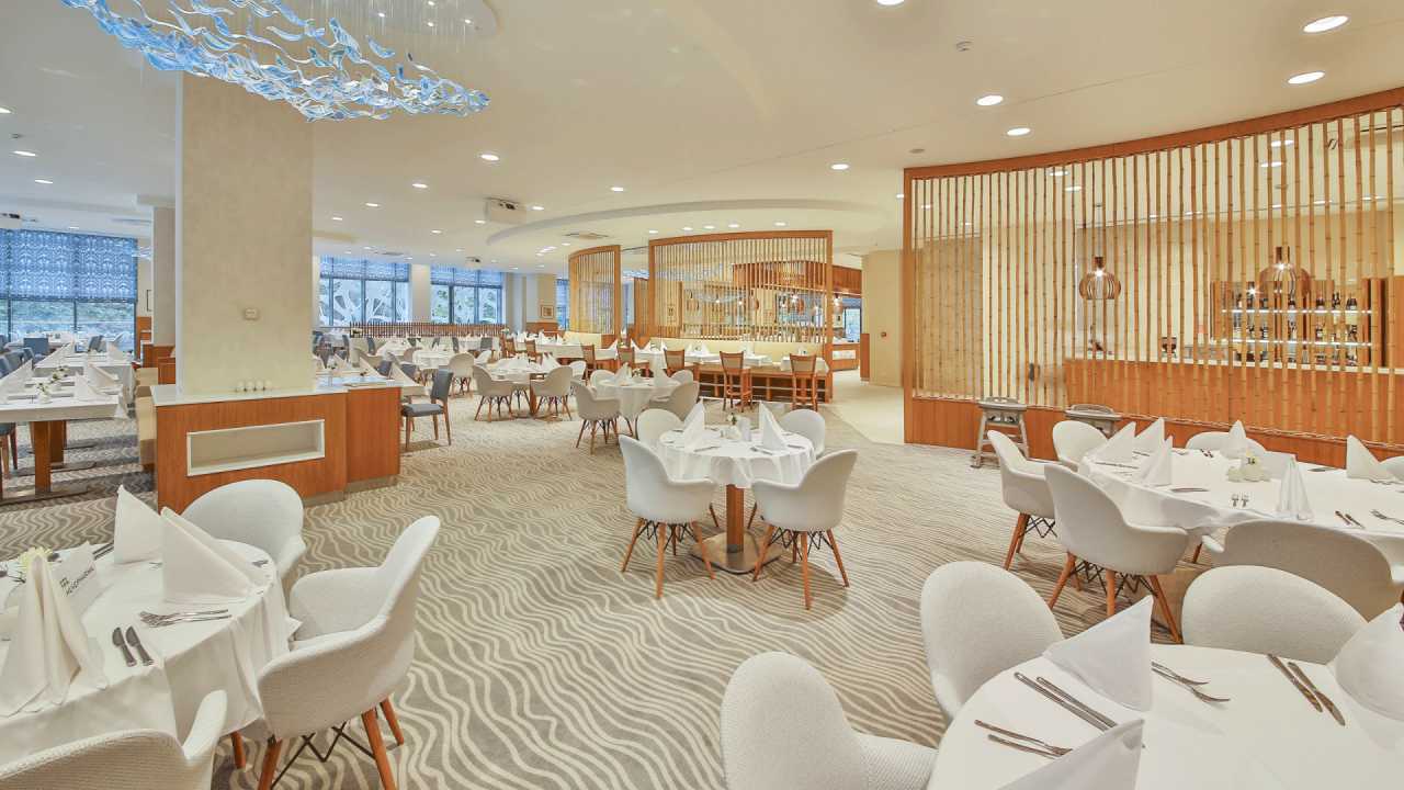 БЛУ ЕСЕНШЪЛС