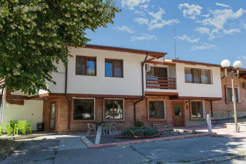 СЕМЕЕН ХОТЕЛ "КИПРА"