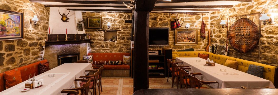 ЧАМУРКОВАТА КЪЩА